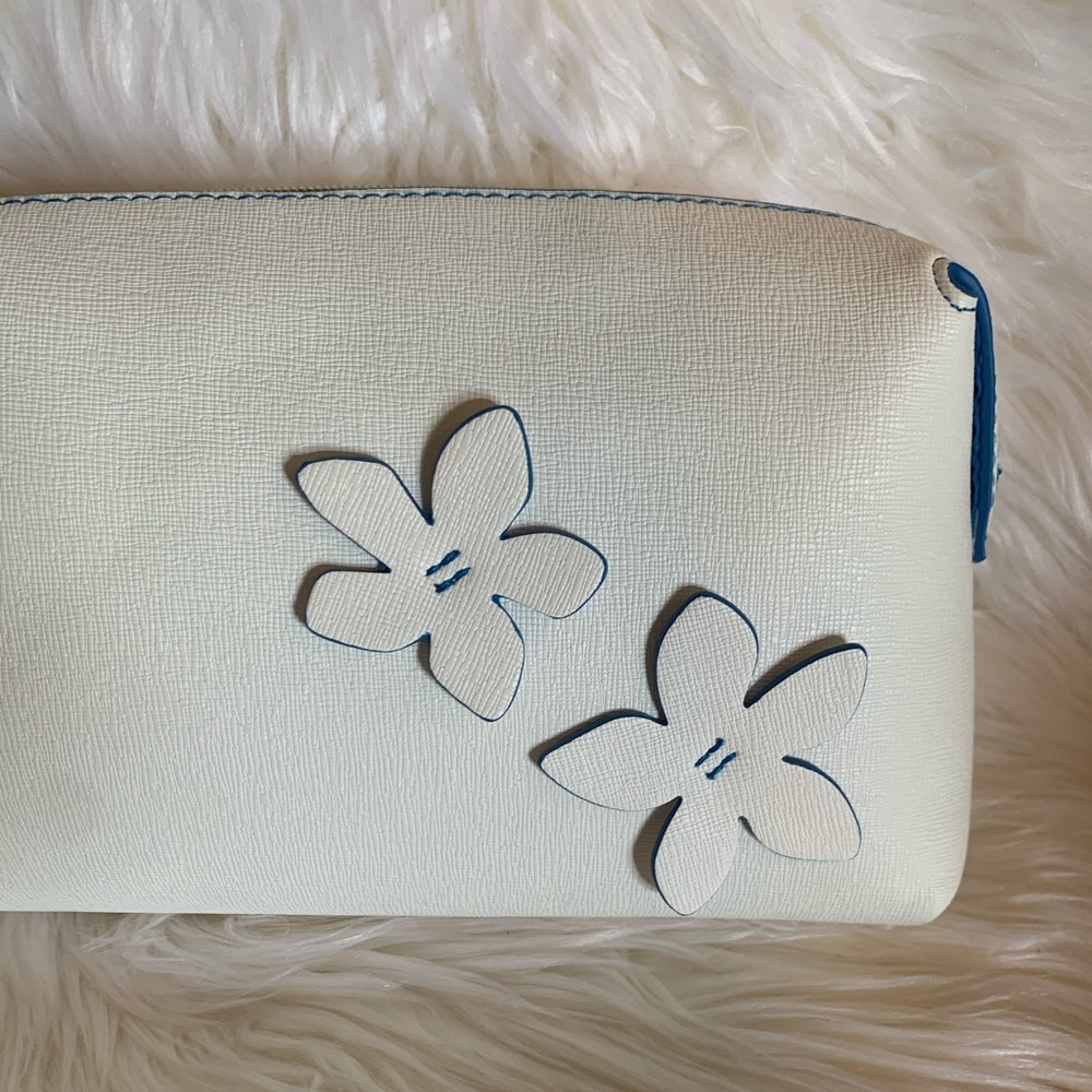 Estée Lauder White Flowered Makeup Pouch - Picture 3 of 5
